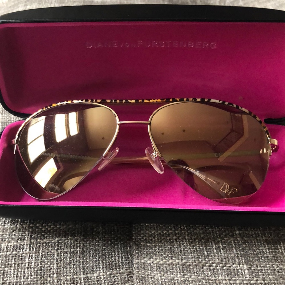 DIANE von FURSTENBURG Aviator Sun Glasses